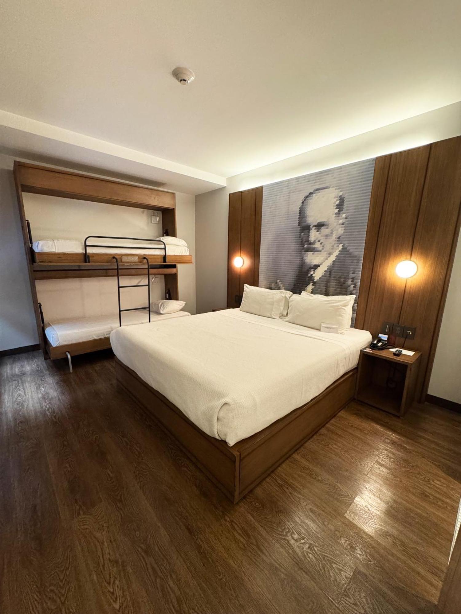 Hotel Ikonik