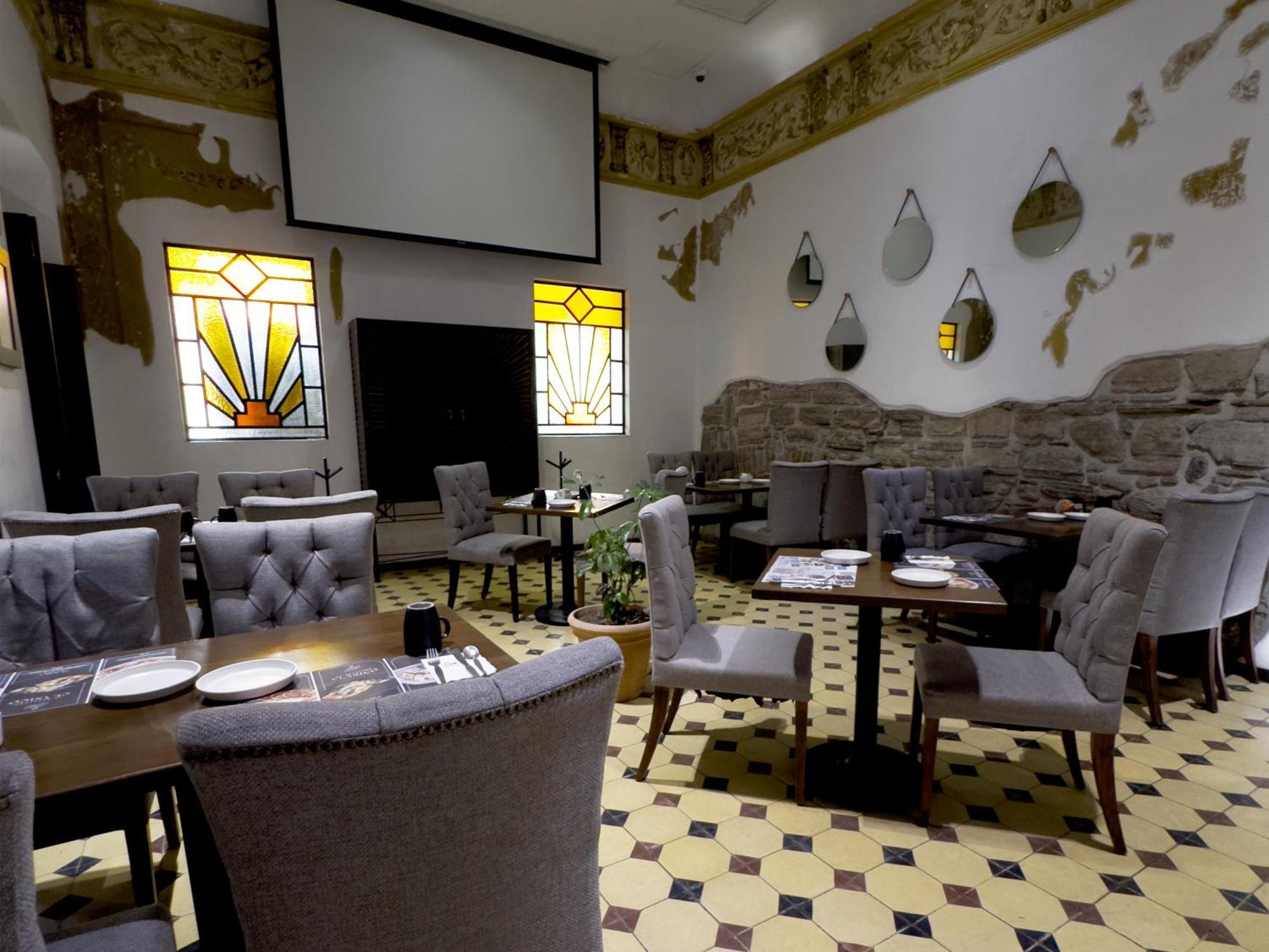 Hotel Ikonik